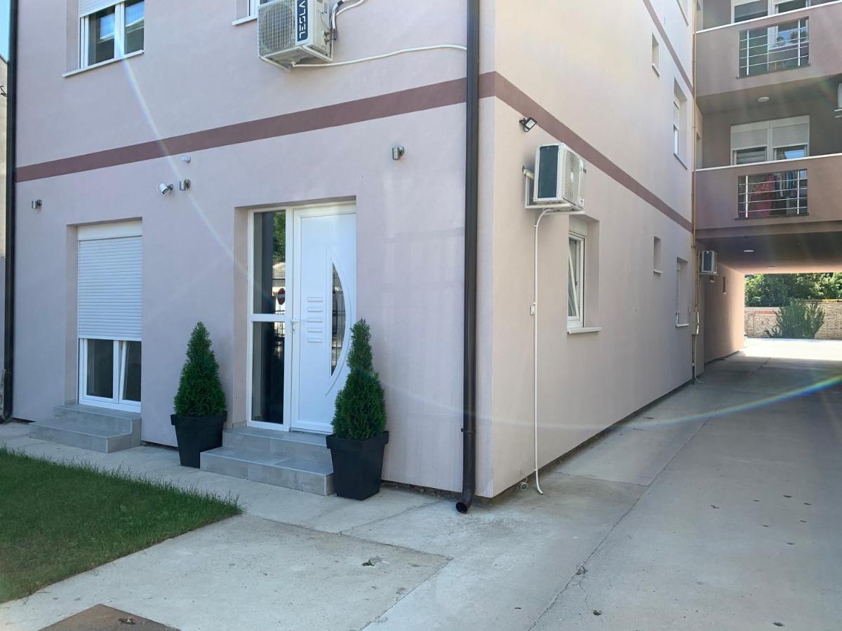 סומבור Apartman Spring מראה חיצוני תמונה