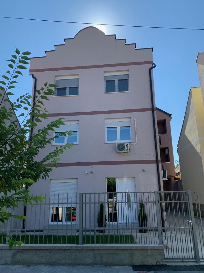 סומבור Apartman Spring מראה חיצוני תמונה